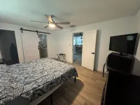 Peaceful House with fenced in backyard - Wifi
