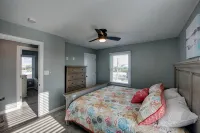 Novice 4BRM/3Bath house on the canal/sound access close to the beach - 3-Star