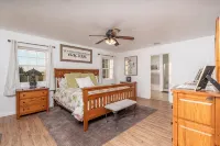 Private home on 40 acres surrounded by wide open space. - 홈스테이