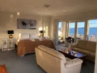 Huge luxurious Family home - Stunning Water Vista, 15 min from Hobart CBD - ติดทะเล