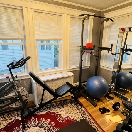 Gorgeous Home in Waltham quiet, family-friendly neighborhood, 2 free parking!