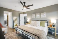 Mountain & Pond Views, Hot Tub, Loft+3BR, Stargazing, Kid + Dog Friendly - 露台
