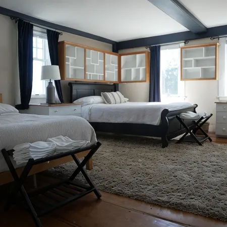 5 minute walk to Beach, Stage Fort Park, and Gloucester Promenade!