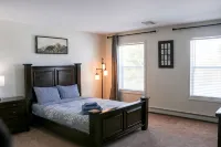 Mountain retreat/Hot Tub/Ski/Hike/Water Park/WIFI/Fire Pit - Wi-Fi