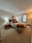 Cozy lake front unit close to Honesdale, Elk Mountain, Scranton & much more! - 3-Star