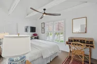 Two Blocks to the Gulf, Boutique Shopping, Arts and Dining in Old Naples. - Condos