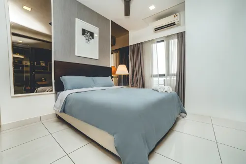 1Tebrau Laconic Lux Suite 1BR nr Columbia Hospital by Our Stay - Rooftop Pools