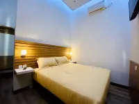 Dea Lokha Hotel - 2-Star