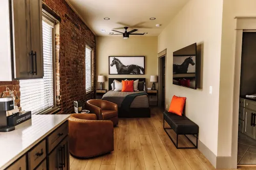 WILLIAM FORREST SUITE                                    Newly renovated suite! - Boutique