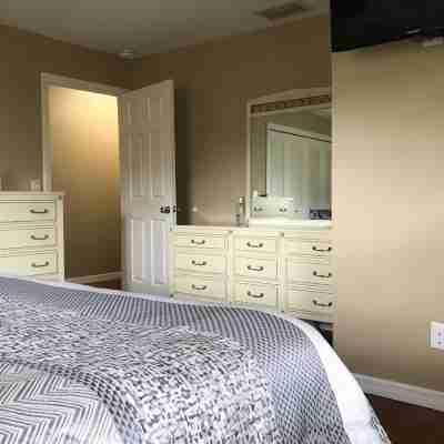 3/ 2 kid friendly home, only minutes to Legoland. Rooms