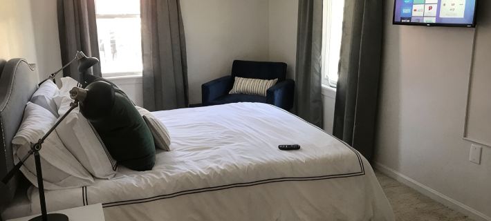 Newly Remodeled Spacious Downtown Apt blocks away from Lake Superior Hotels in Marquette