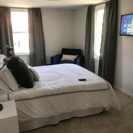 Newly Remodeled Spacious Downtown Apt blocks away from Lake Superior