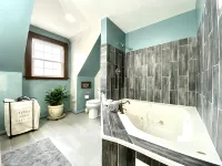 Safe & Trendy Historic Midtown 3rd Floor Riverview Apartment - Wifi