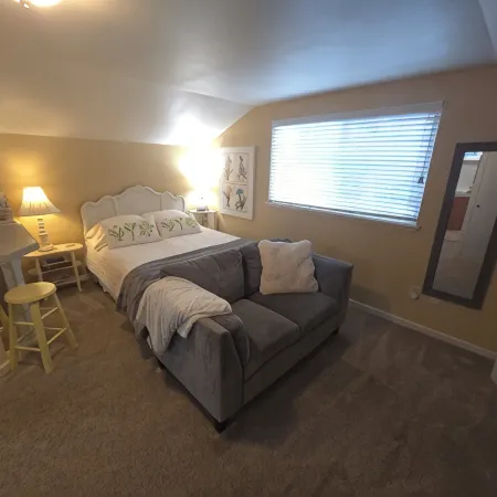 PRIVATE and PEACEFUL living unit, with a view of Mt. Rainier. Close to downtown.