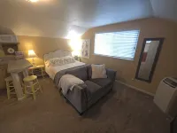 PRIVATE and PEACEFUL living unit, with a view of Mt. Rainier. Close to downtown. - 무료 와이파이