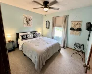 Ellis Estates next to the Ark & Lake. - 3-Star