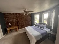 Beautiful 4 bedroom Home by the Hill - Privacy Fenced Backyard and Fast Internet - Jacuzzi