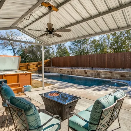 Rockwall Lux Retreat💥Pool&Spa💥Covered Patio-5min walk downtown-Parks-Trails-Lake