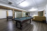 5-Acre Dog-Friendly Luray Cabin Hot Tub, Fire Pit, Game Room, Bar & Farm Animals - 4-Sterne