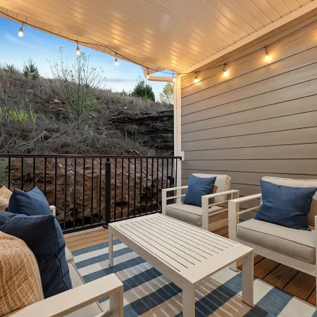 NEW CONDO!! 5 minutes to the action, Gameroom, Family & Dog Friendly