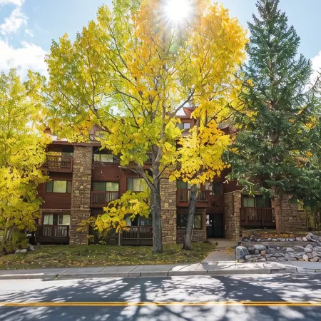 2BR Pine Ridge Condo; Ski-In, Walk to Downtown