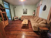 RiverView Lux: 420 Friendly Green Room, with a secret room search - Wifi