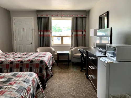 Milestone Motel - parking