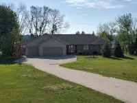 Large, cozy lake home near Round Lake Farm, Nordic Center, Road America, Lambeau - 4-Star