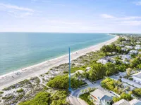 Breezy Harbor AMI  pool retreat near the Beach - 2つ星