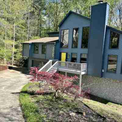 Creek Side Large 1 Bd Basement Apt in Roswell Hotel Exterior