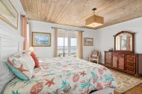 Beachfront Property in Ocean Springs, Overlooking the Gulf of Mexico. Sleeps 14 - Beach