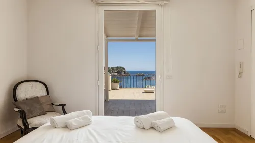 Lachea Seaview Penthouse - Short Lets - boutique