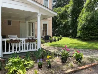 Downtown Summerville Historic District Studio - Boutique