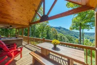 Stunning Mtn Views, Hot Tub+Fire Pit, Fireplace~Grill, WiFi, Private, Near Town! - Chalets