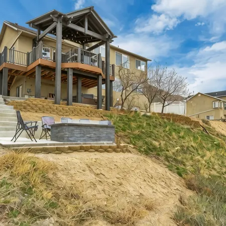 Ski Retreat with Hot Tub & 360 Views of SLC from 5bd 4ba in Draper, 100% 5 Stars