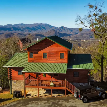Pigeon Forge 2 King Bedroom Cabin! Stunning Mtn View! Hot Tub! Game Room!