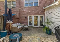 NEW Trendy Midtown Vibes Townhouse, Fenced Yard - 4-Star