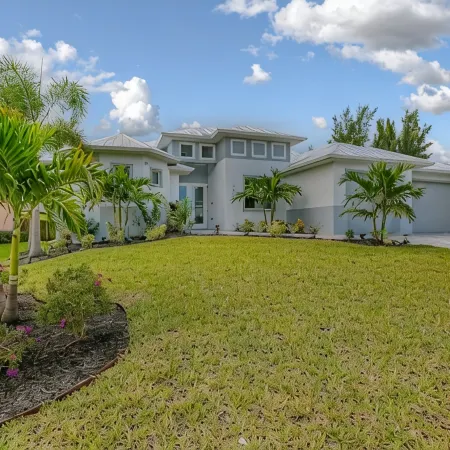 PRIVATE VACATION HOME Cape Coral w/ Heated Saltwater Pool - Spa -Gas Grill
