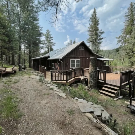 5 Arrows Cabin, quiet and quaint, backs up to the Nat'l forest!