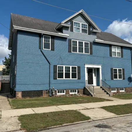 Gorgeous 6-Bedroom House. Sleeps 14 .3 Mile from the Beach!