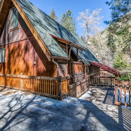 Oak Creek Canyon Cabin Getaway - Peaceful Retreat in Sedona - Bear Howard Cabin