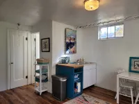 Beautifully furnished, spacious, comfortable. 1 block to campus. - 3 tähden