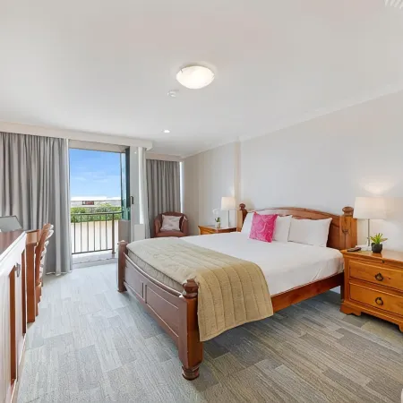 Burnett Riverside Hotel
