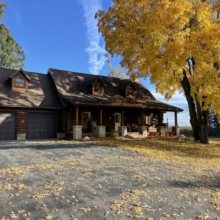Country Living Custom Built Log Home with Hot Tub and Sauna