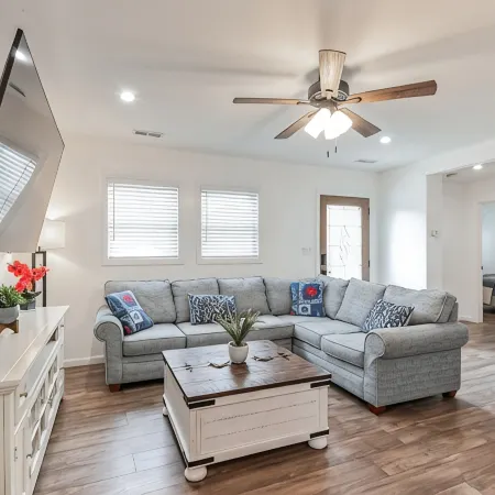 Cozy Beach Cottage just minutes from historic Cape May Pet Friendly!