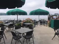 Beautiful walkout lakefront property - Location, Location, Location!!! - Wifi