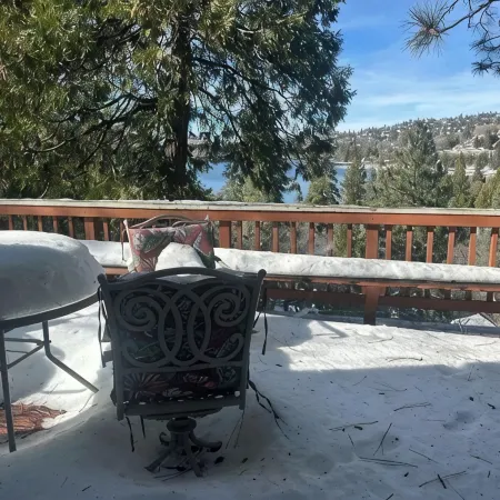 Cabin w Lake Views, Deck & BBQ, Pool Table & Games, 10 Mins to Village & Trails