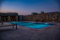 Hathi Mauja - Pools
