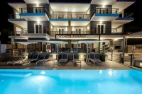 Andrew's Luxury Residence - مسبح