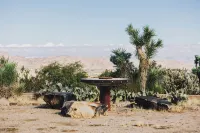 5 Miles from Park entrance Charming 2-bedroom house in enchanting Joshua Tree - ブティック